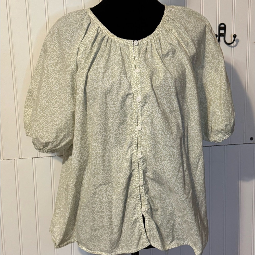 Women's Light Sage Button-Front Puff Sleeve Top Sz lg